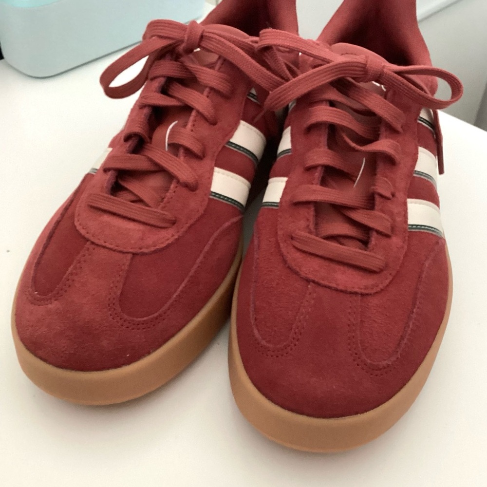 \Adidas\ NWT Men’s Barreda Sneakers - Picture 3 of 12